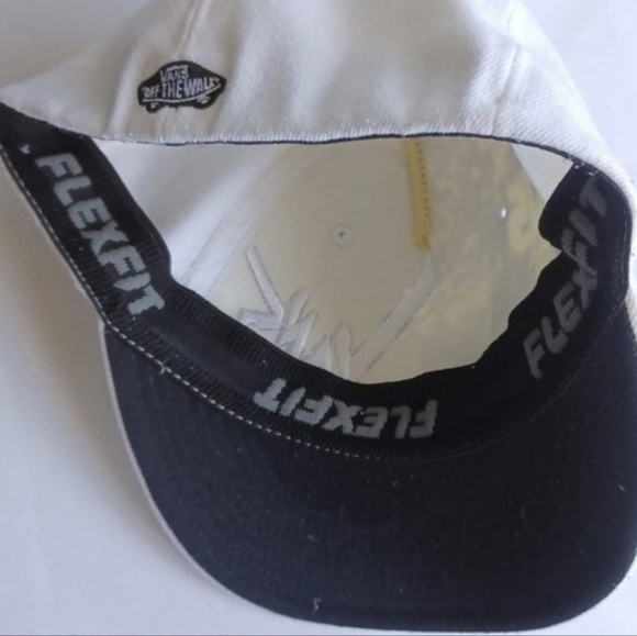 Vans 'off the wall' white and black flex fit hat Small/medium graffiti vans hat - Picture 3 of 15